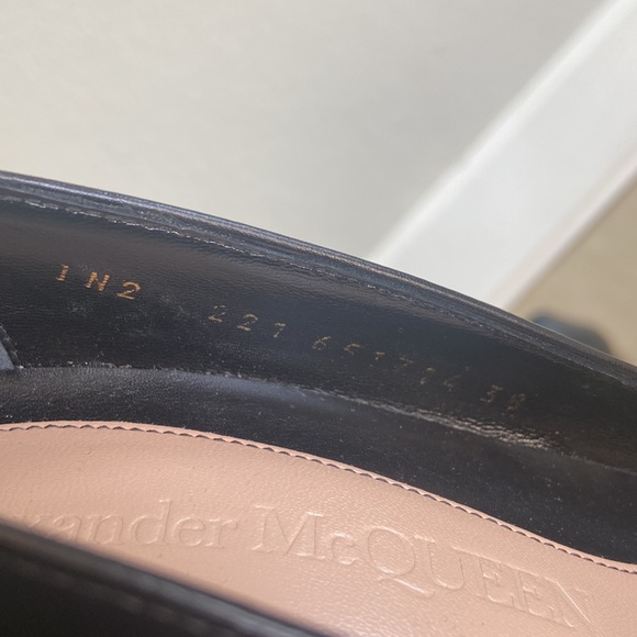 ALEXANDER MCQUEEN Punk Stud embellished leather pumps size 8 - Picture 9 of 14